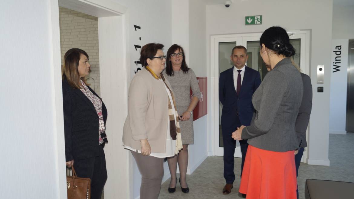 Wiceminister Rodziny, Pracy i Polityki Społecznej Elżbieta Bojanowska odwiedziła Dom Pomocy Społecznej w Krowicy Lasowej