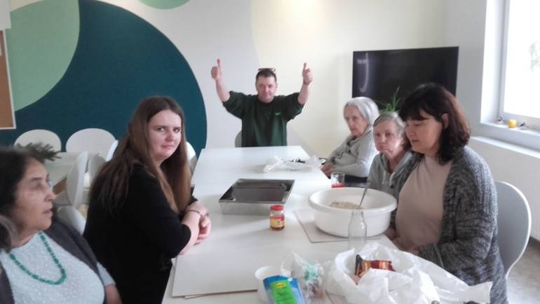 Pieczenie pierników w DPS w Krowicy Lasowej